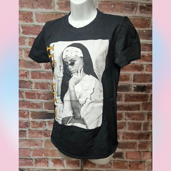 Women's AALIYAH Graphic Tee Small - Picture 1 of 3